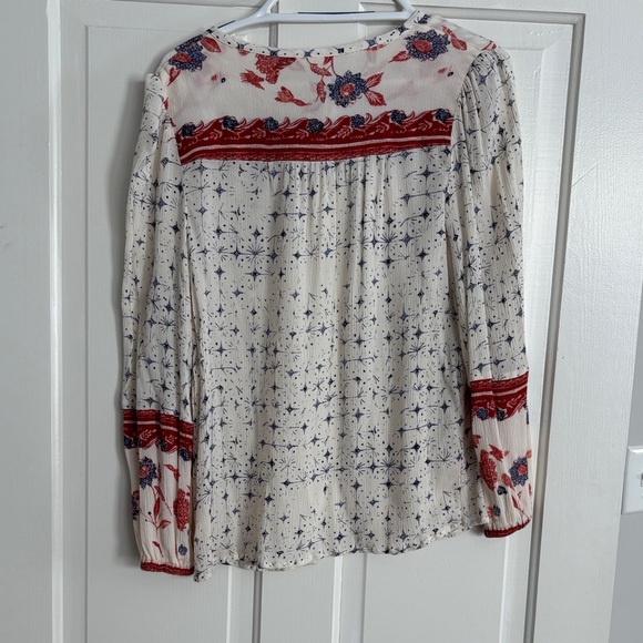 Wonderlt Red and Blue Patterned Blouse - Picture 6 of 6